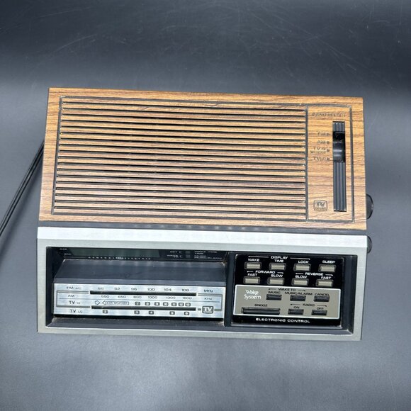 Vintage General Electric AM FM Radio Alarm Clock 1980s Faux Woodgrain 7-4687A - Picture 3 of 17